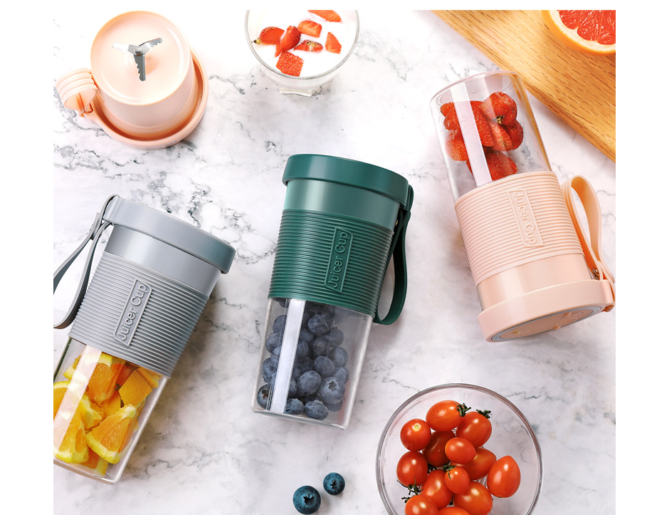 Mini USB Rechargeable Portable Electric Fruit Juicer