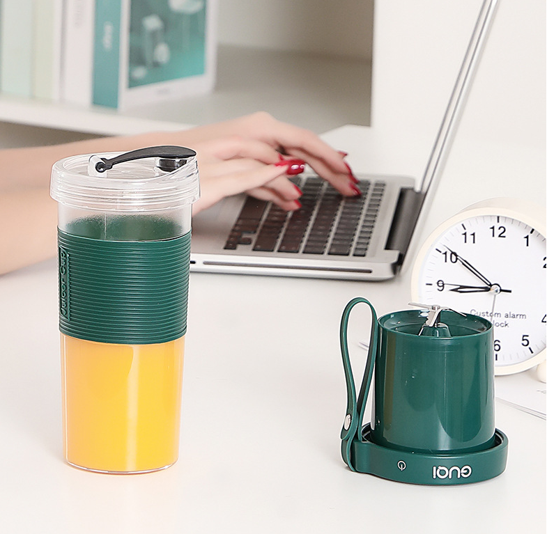 Mini USB Rechargeable Portable Electric Fruit Juicer