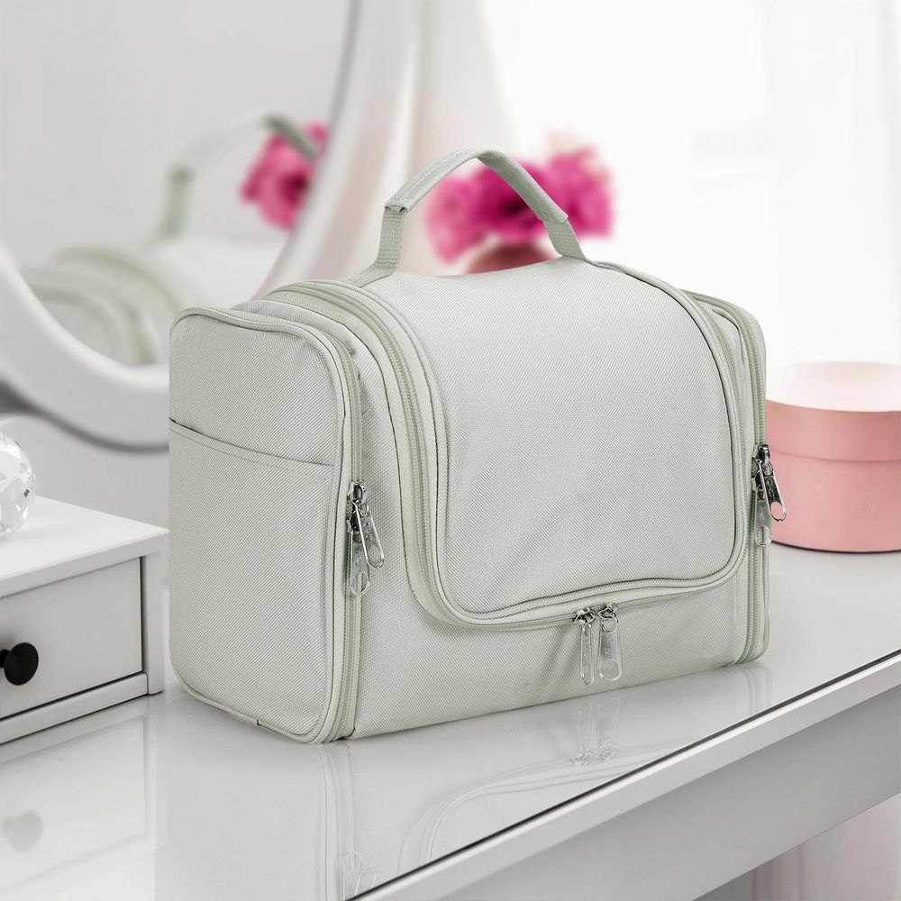 TOILETRY BAG